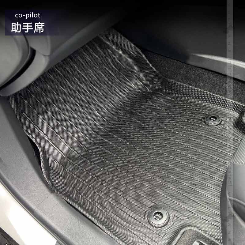 クラウン クロスオーバー SH35 3Dフロアマット 2枚 TPE材質 立体成型 カーマット ズレ防止 内装 カスタム パーツ 消臭 抗菌効果 クラウン スポーツ AZSH36W